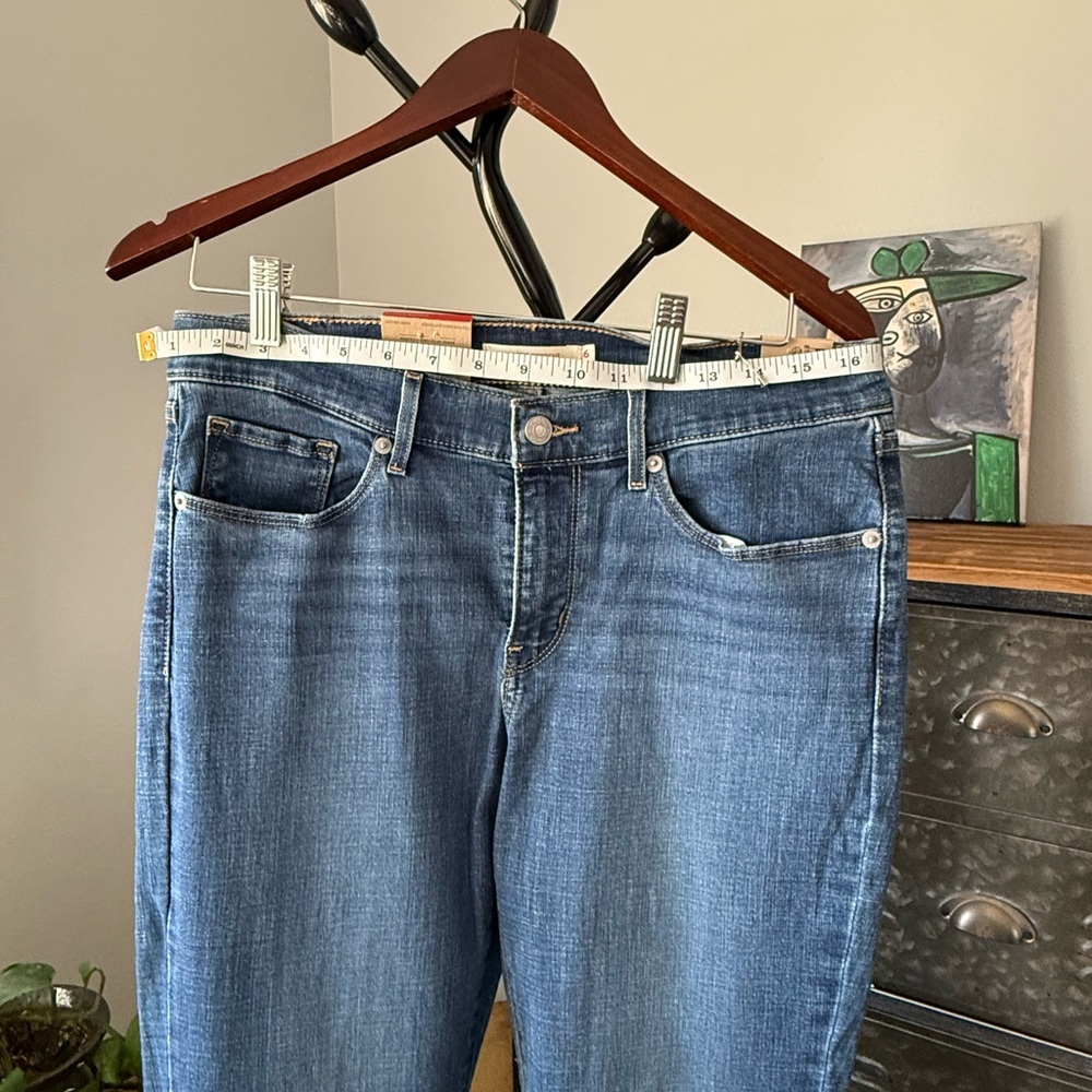 Levi’s NWT Women's Straight Leg Jeans - 6S - Classic, On Trend - Lived In Look